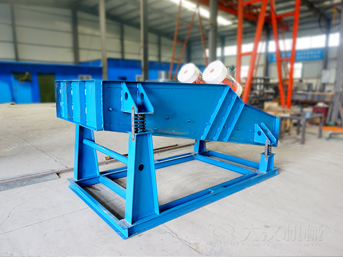 大型振動(dòng)篩主要是用來篩分煤礦，礦石一些大型的篩分場地中。